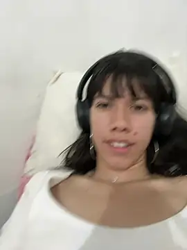 Snapshot of drea-an chatting on 04-16-26, 09:39 drea-an online show from 04-16-26, 09:39