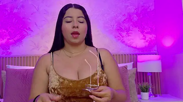 Darcy glow  online show from 05-08-26, 11:37