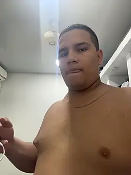 Snapshot of Patricio_02 chatting on 05-27-26, 02:19 Patricio 02 online show from 05-27-26, 02:19