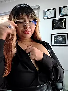 Snapshot of BelleVivianne chatting on 04-30-26, 01:06 BelleVivianne online show from 04-30-26, 01:06