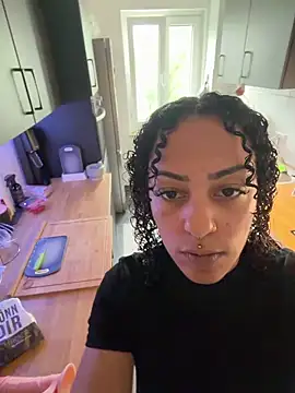 SweetPetiteNoir online show from 06-10-26, 06:01