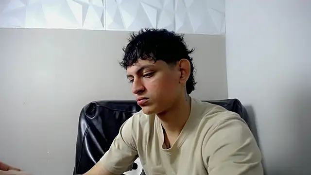 Snapshot of Yosepp_cum chatting on 04-30-26, 04:08 Yosepp cum online show from 04-30-26, 04:08