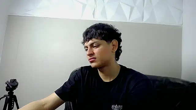 Snapshot of Yosepp_cum chatting on 05-04-26, 04:08 Yosepp cum online show from 05-04-26, 04:08