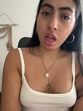 Snapshot of Lily_Rush chatting on 06-18-26, 01:04 Lily Rush online show from 06-18-26, 01:04