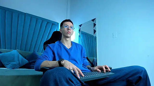 OliverThompsonJS online show from 06-18-26, 04:46