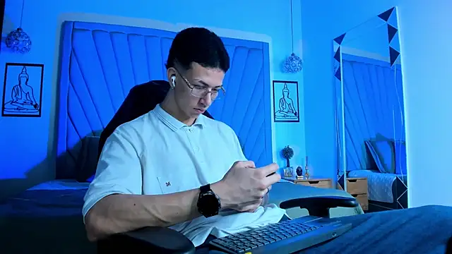 OliverThompsonJS online show from 06-19-26, 04:39