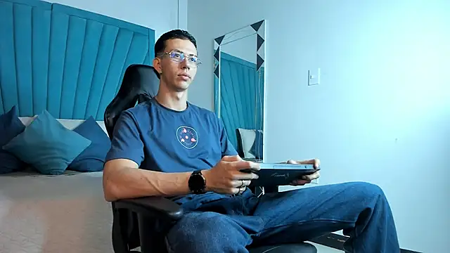OliverThompsonJS online show from 06-24-26, 05:28