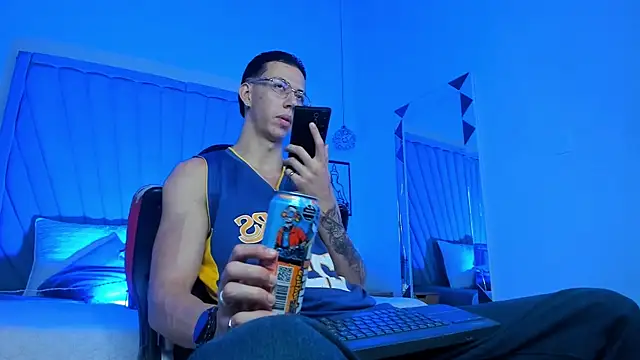 OliverThompsonJS online show from 06-25-26, 05:56