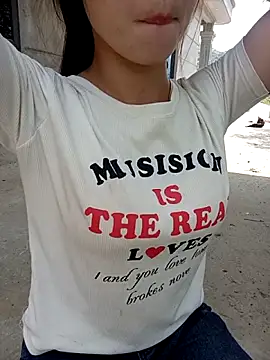 Ngocnga2 online show from 04-28-26, 07:02