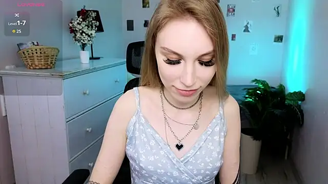 MilaDuales online show from 05-05-26, 05:37