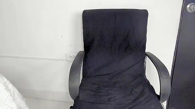 lolabunnysc online show from 05-07-26, 12:10