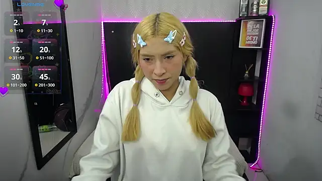 Snapshot of nancy_blonde chatting on 07-02-26, 12:44 nancy blonde online show from 07-02-26, 12:44