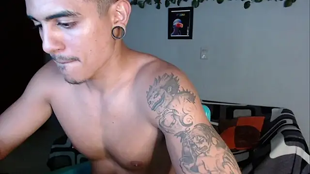 Kizameee  online show from 05-17-26, 07:39