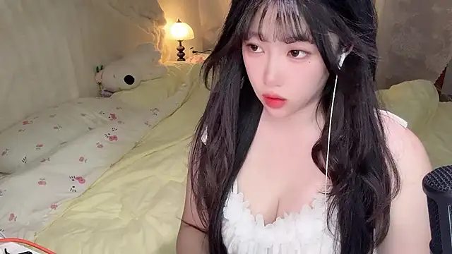 SweetButWildbaby online show from 05-12-26, 02:03