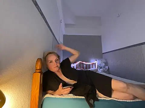 Snapshot of Svetlysvet chatting on 07-15-26, 04:45 Svetlysvet online show from 07-15-26, 04:45