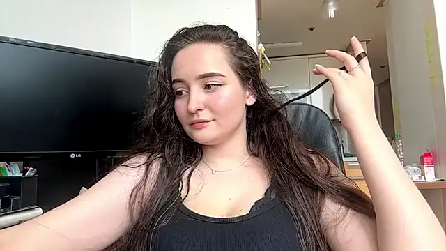 Emilly Cart online show from 07-28-26, 03:24