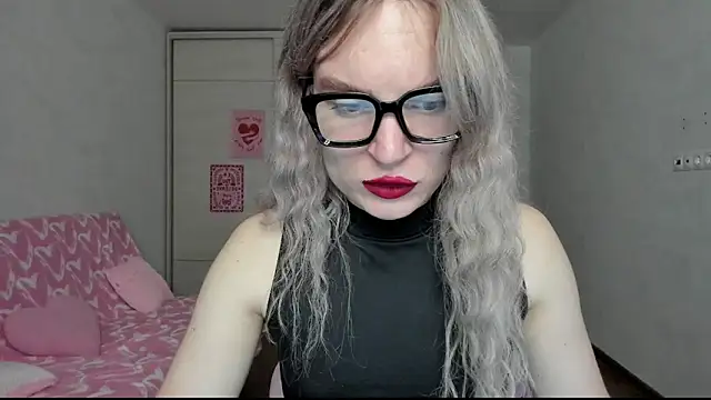 milliKira006 online show from 04-29-26, 08:04