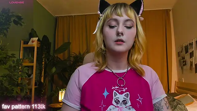 Emma Thomps online show from 05-04-26, 02:02