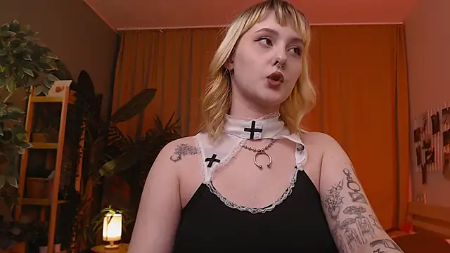 Emma Thomps online show from 05-11-26, 02:45