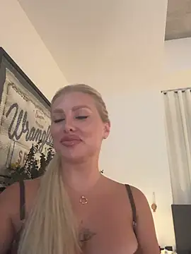 Karen Luxe online show from 04-28-26, 11:21