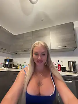 Karen Luxe online show from 05-30-26, 03:25