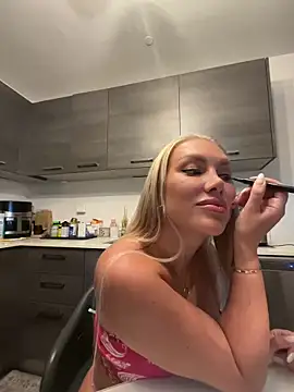 Karen Luxe online show from 06-16-26, 01:41