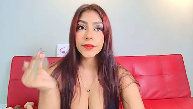 Snapshot of SiennaMoore chatting on 05-11-26, 07:44 SiennaMoore online show from 05-11-26, 07:44