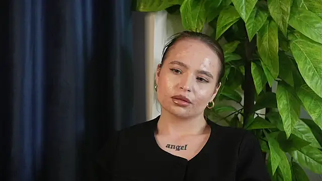 ElmaZillman online show from 04-25-26, 01:41