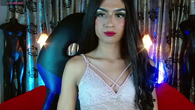 Snapshot of Hecate_doll chatting on 04-22-26, 02:40 Hecate doll online show from 04-22-26, 02:40
