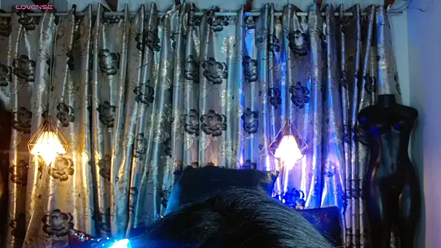 Snapshot of Hecate_doll chatting on 04-29-26, 03:49 Hecate doll online show from 04-29-26, 03:49
