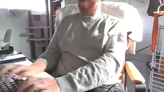 richard9718 online show from 05-05-26, 03:42