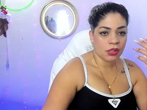 Snapshot of Mavlatin22 chatting on 06-25-26, 02:33 Mavlatin22 online show from 06-25-26, 02:33