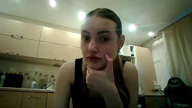 Lisanta online show from 05-13-26, 04:48