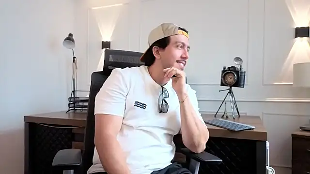 andrewmuscle online show from 04-22-26, 07:59