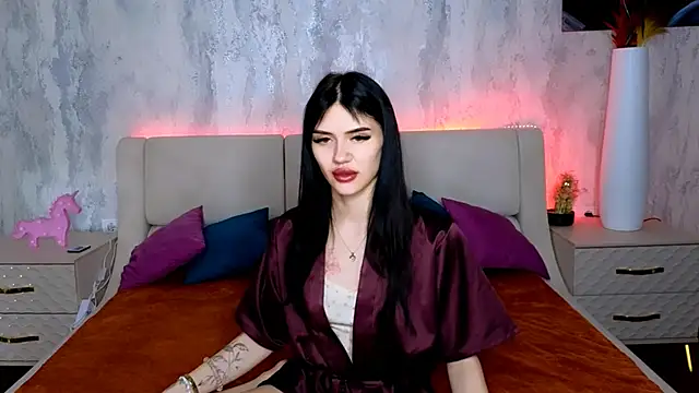 Snapshot of Holly_Beck chatting on 05-25-26, 12:16 Holly Beck online show from 05-25-26, 12:16