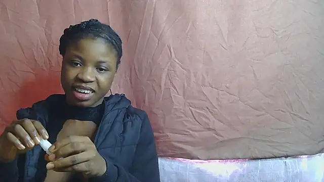 Snapshot of julianaa19 chatting on 05-17-26, 02:24 julianaa19 online show from 05-17-26, 02:24
