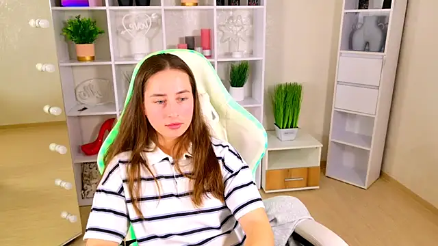 NadinnL online show from 04-26-26, 07:39