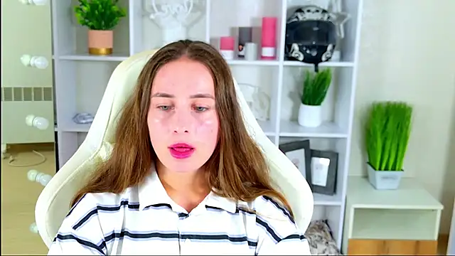 NadinnL online show from 07-16-26, 05:35
