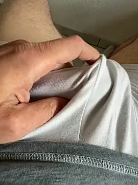 Le-on178 online show from 04-27-26, 05:00