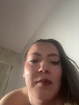 Snapshot of AlyraMoon chatting on 04-22-26, 08:39 AlyraMoon online show from 04-22-26, 08:39