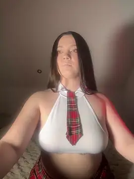 Snapshot of AlyraMoon chatting on 05-16-26, 06:07 AlyraMoon online show from 05-16-26, 06:07