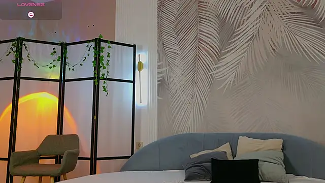 TinaTores online show from 06-18-26, 06:12