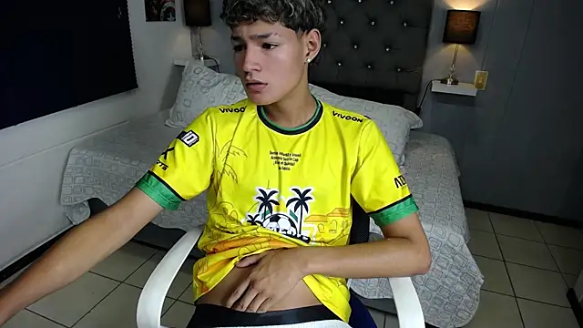 logan freed  online show from 04-22-26, 01:23