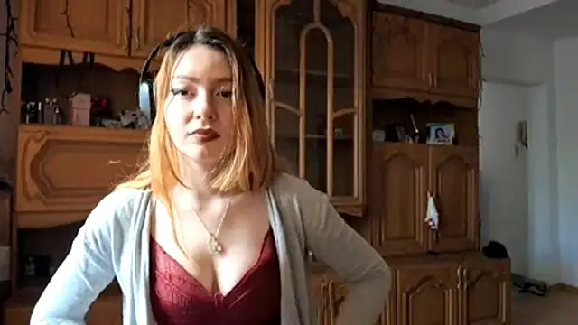 LubaGiovanni online show from 04-27-26, 08:01