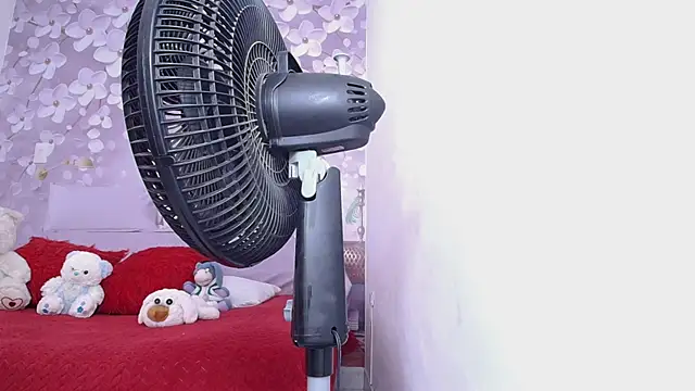 Ailani azure online show from 04-28-26, 04:01