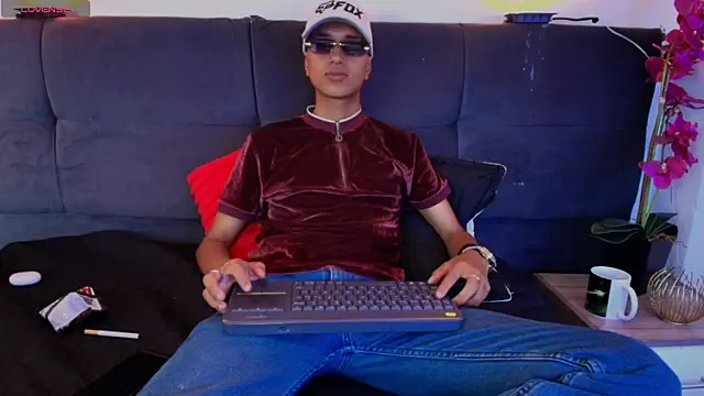 Alan Colthon online show from 05-21-26, 03:46
