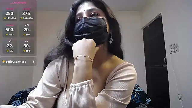 Snapshot of -Queenie chatting on 05-19-26, 07:20 -Queenie online show from 05-19-26, 07:20