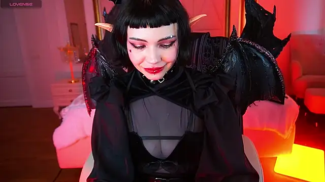 OutfitObsession online show from 05-18-26, 02:12