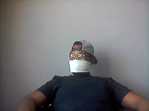 Snapshot of LunjeSA chatting on 05-12-26, 09:17 LunjeSA online show from 05-12-26, 09:17