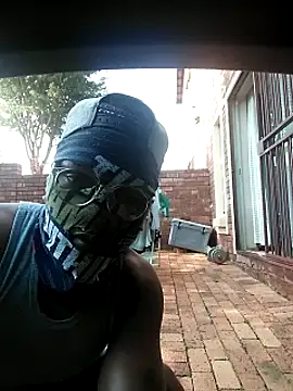 Snapshot of LunjeSA chatting on 06-10-26, 11:31 LunjeSA online show from 06-10-26, 11:31